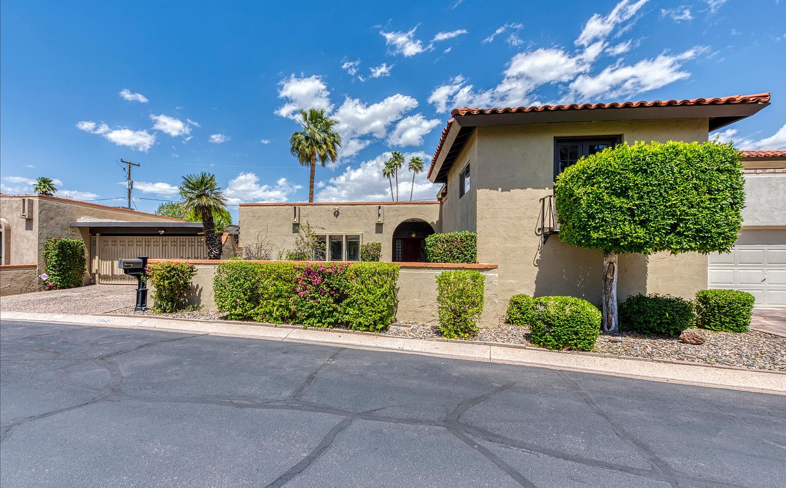 1542 E Solano Dr Phoenix, AZ 85014 photo 2