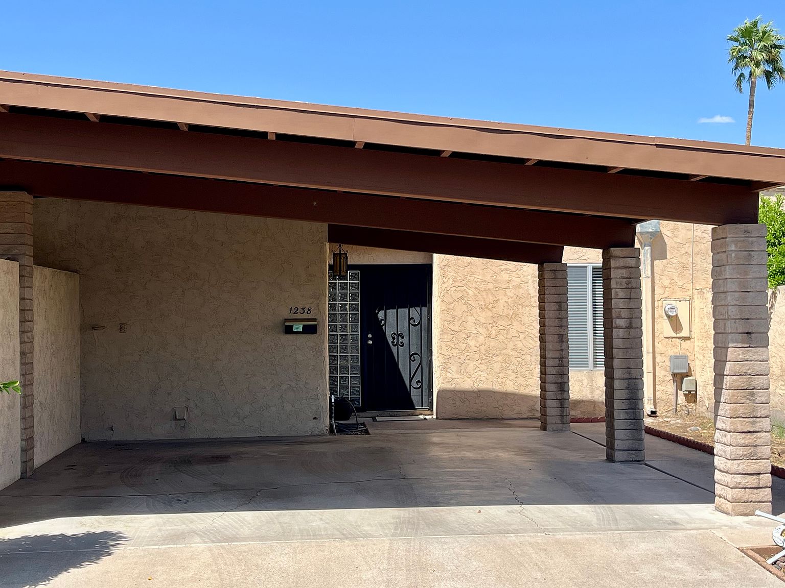 1238 E Avenida Hermosa photo 2