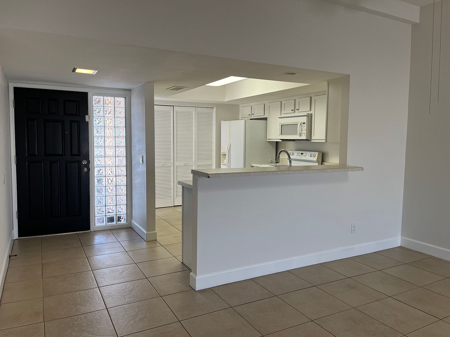 1238 E Avenida Hermosa photo 3
