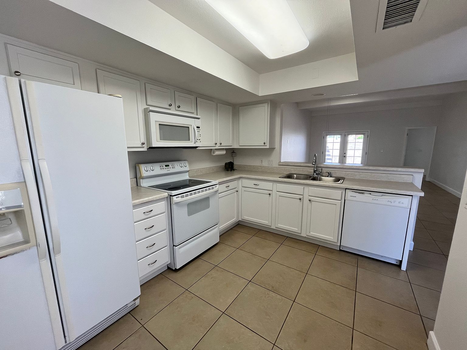 1238 E Avenida Hermosa photo 4