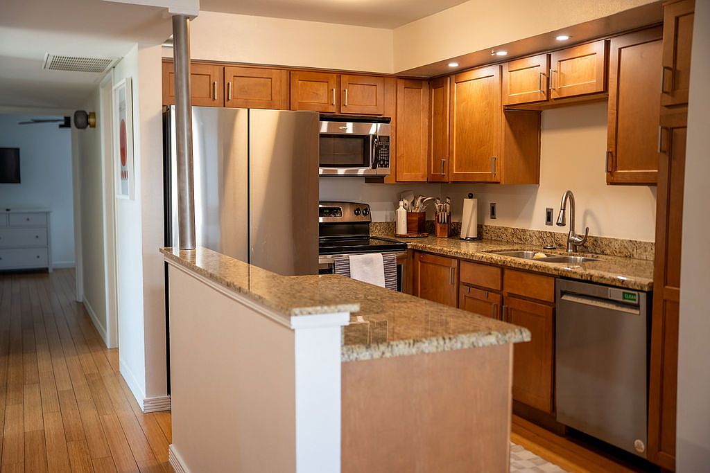 1225 E Medlock Dr photo 4