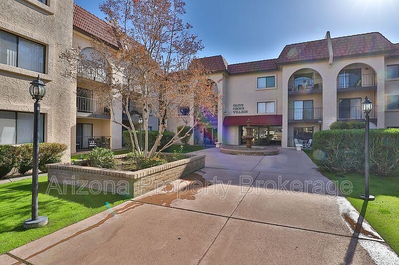 3033 E Devonshire Ave Phoenix, AZ 85016 photo 3