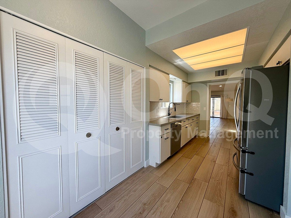 4322 N 28th Way photo 5