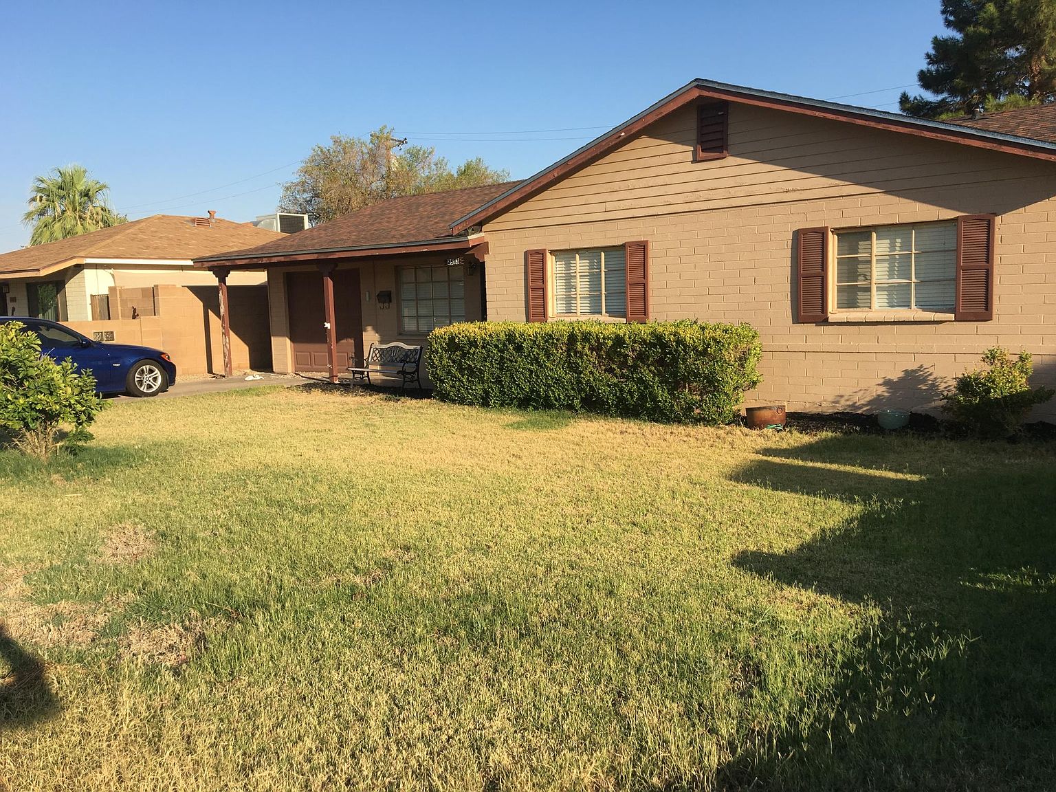 2513 E Coolidge St photo 2