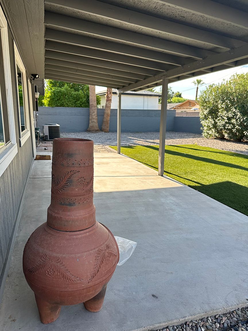 1815 E Minnezona Ave photo 2