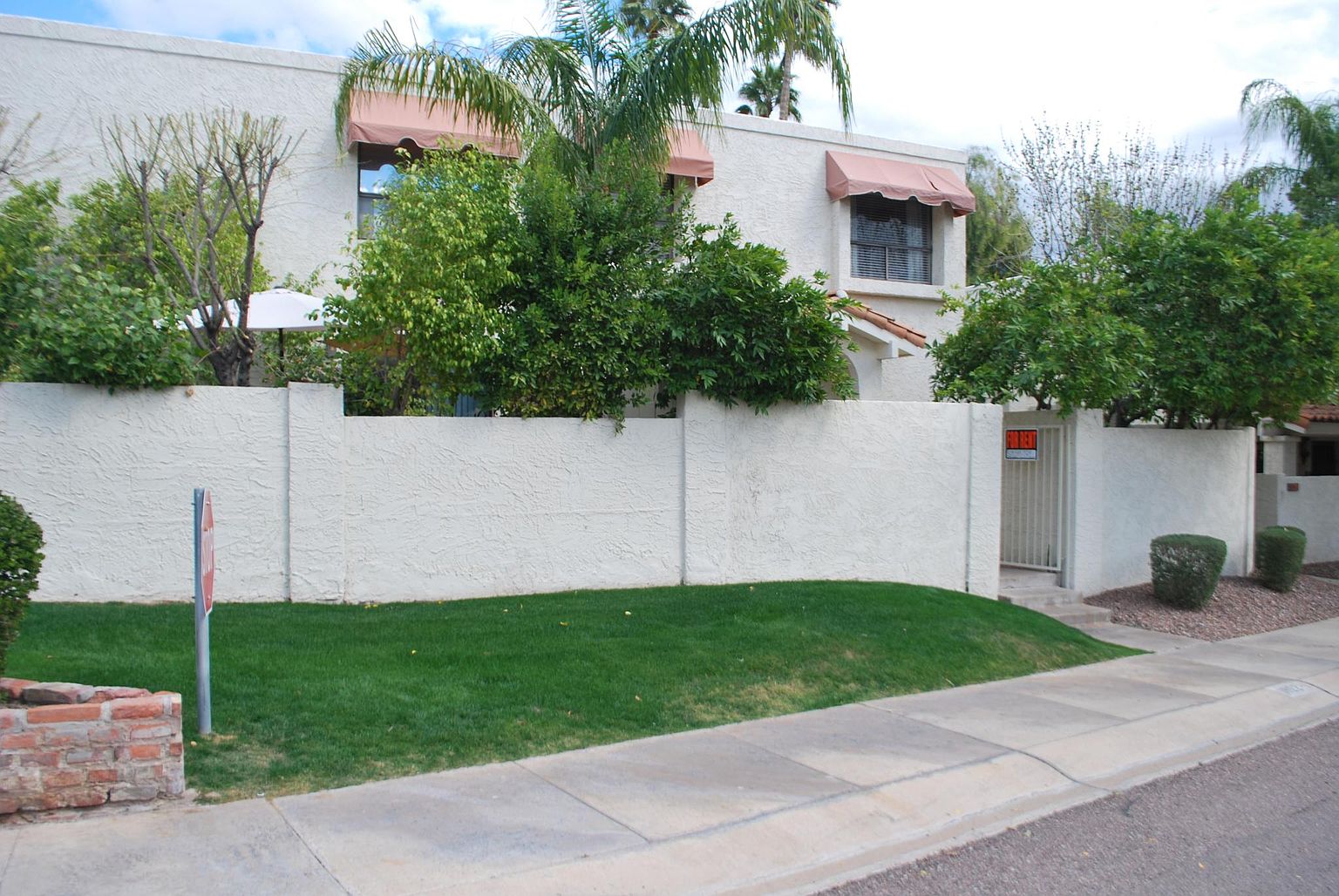 1802 E Frier Dr Phoenix, AZ 85020 photo 2