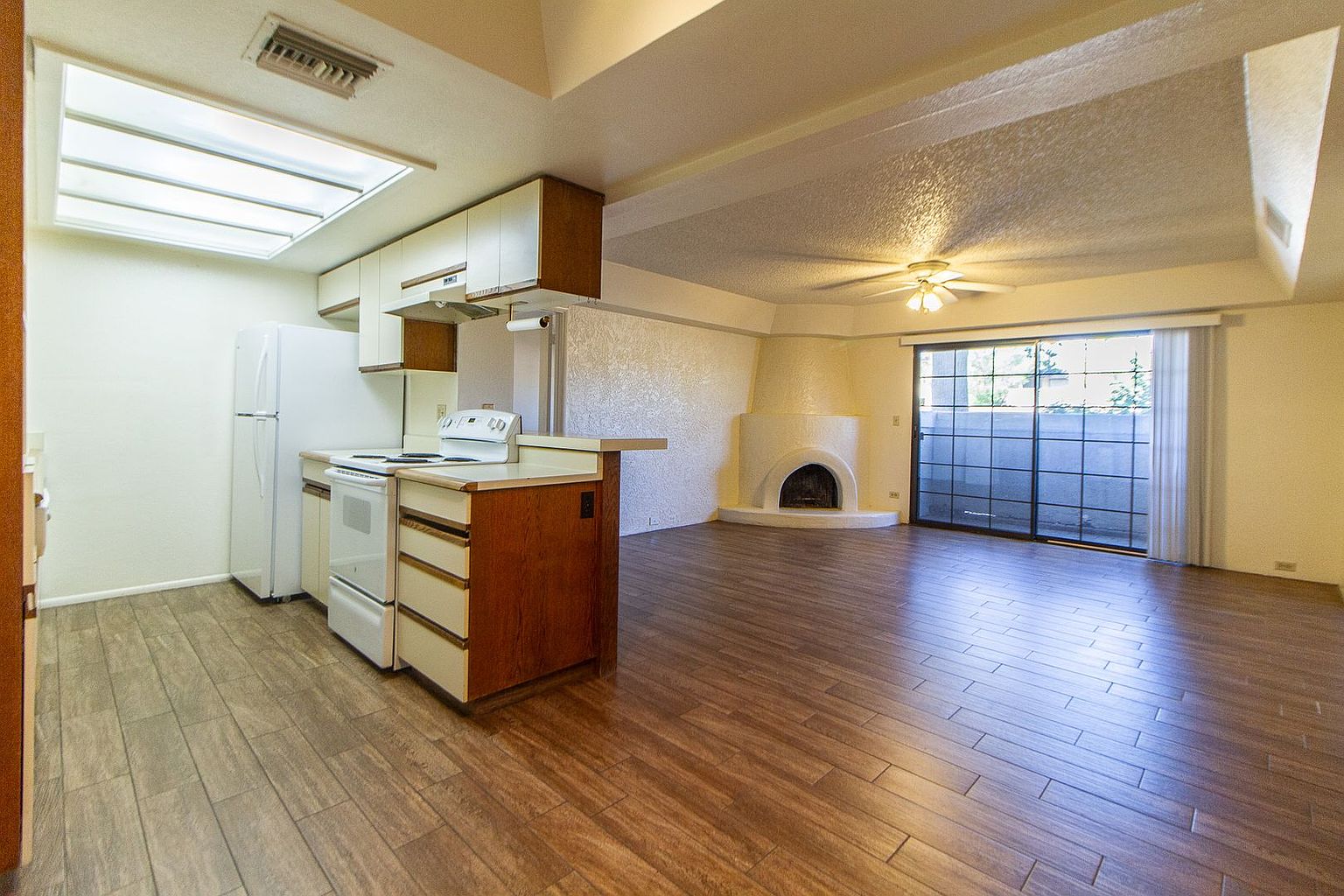 7557 N Dreamy Draw Dr photo 3