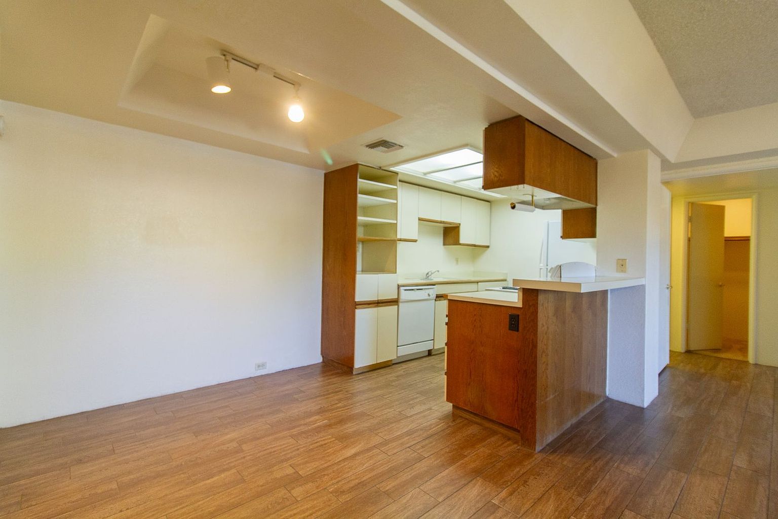 7557 N Dreamy Draw Dr photo 5