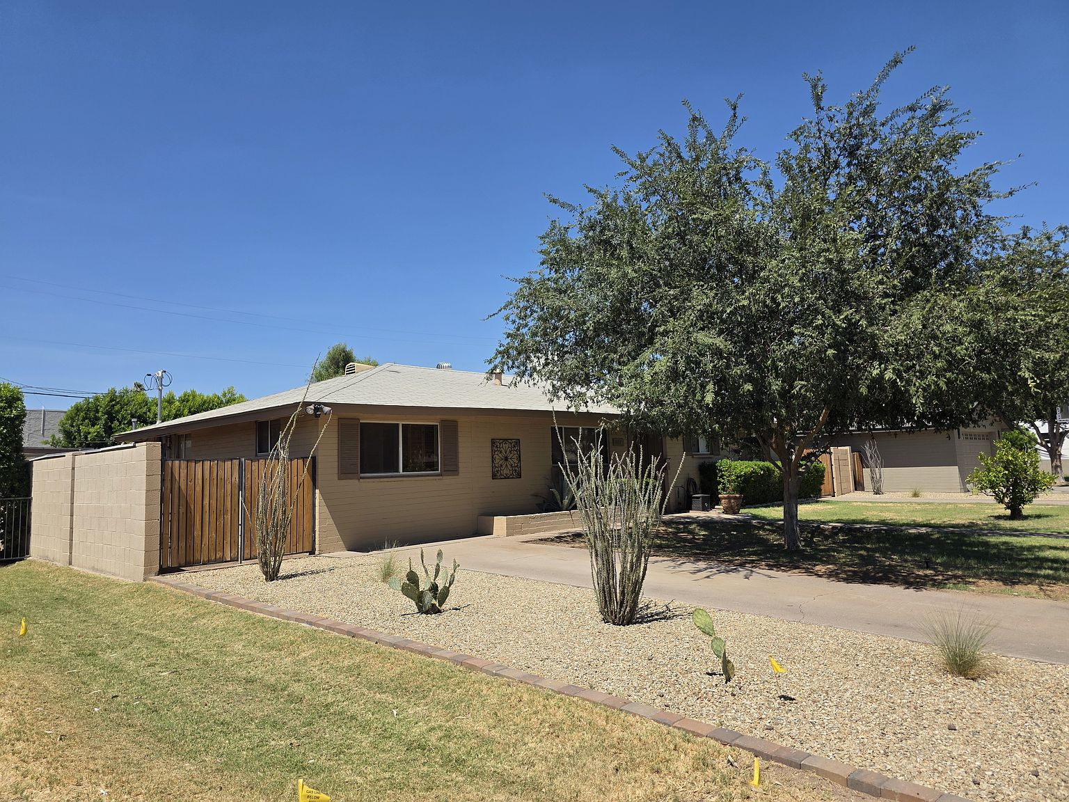 1610 E Palo Verde Dr photo 5