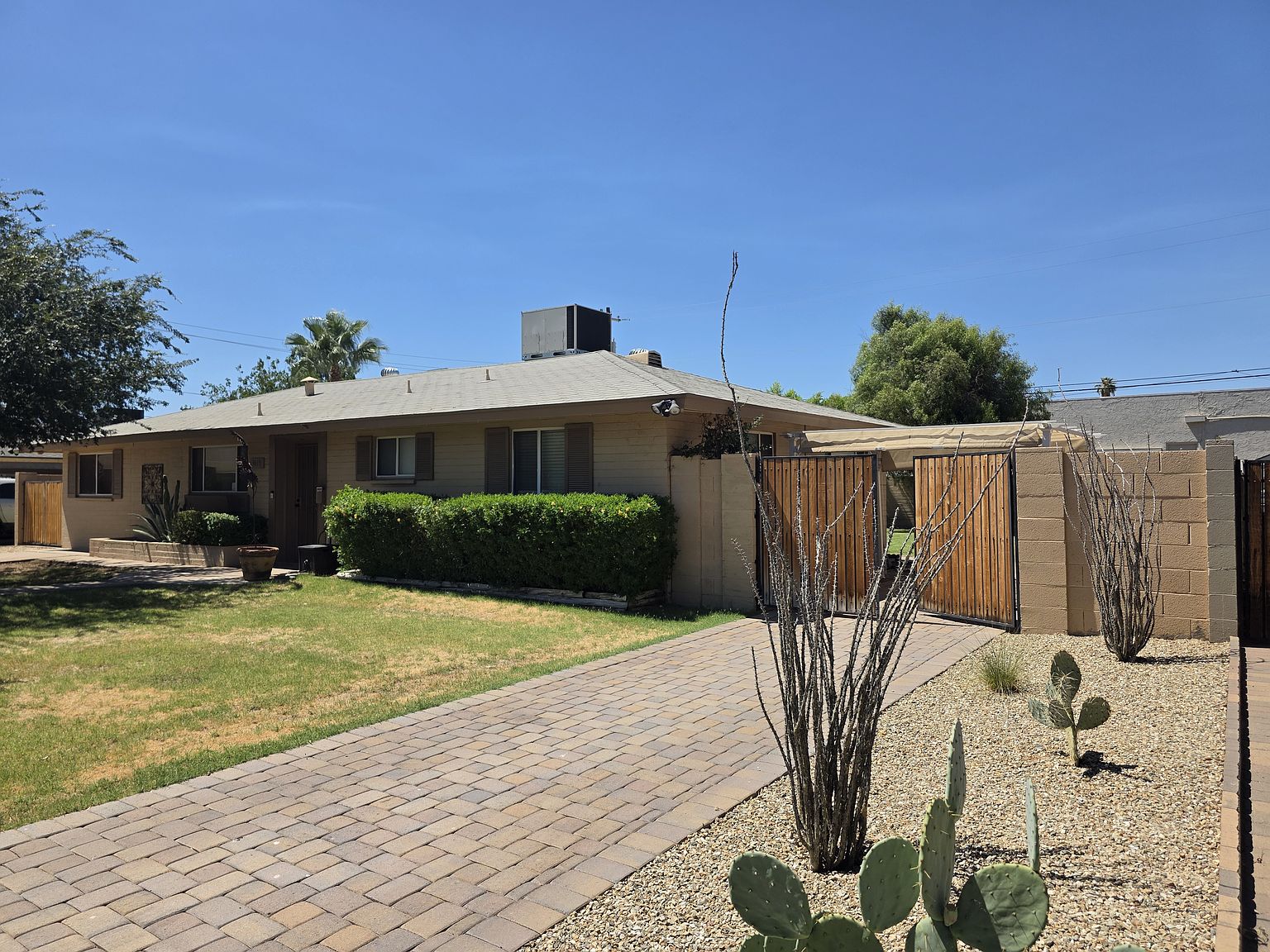 1610 E Palo Verde Dr photo 4