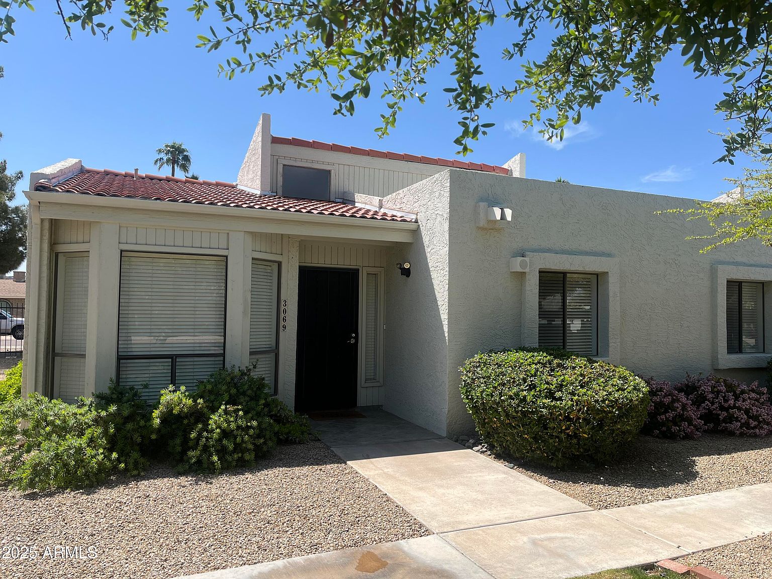 3069 E Cannon Dr Phoenix, AZ 85028 photo 2