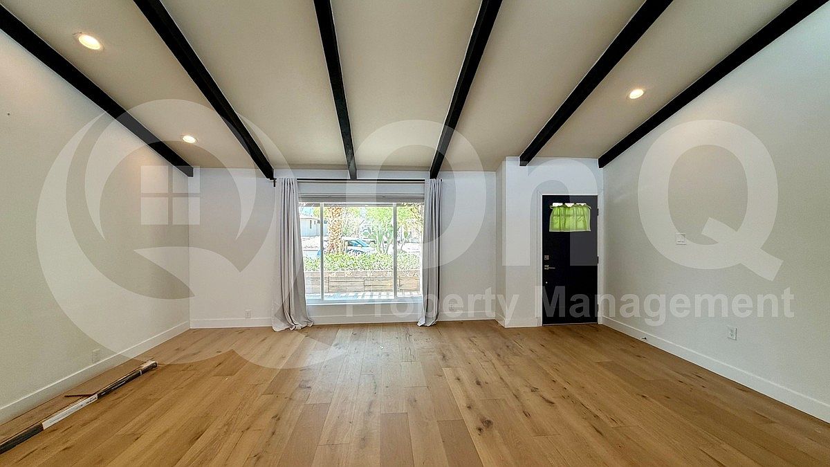 3311 E Hatcher Rd photo 3