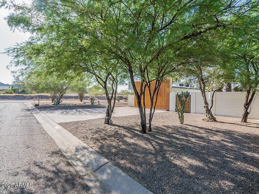 3302 E Turquoise Ave Phoenix, AZ 85028 photo 3