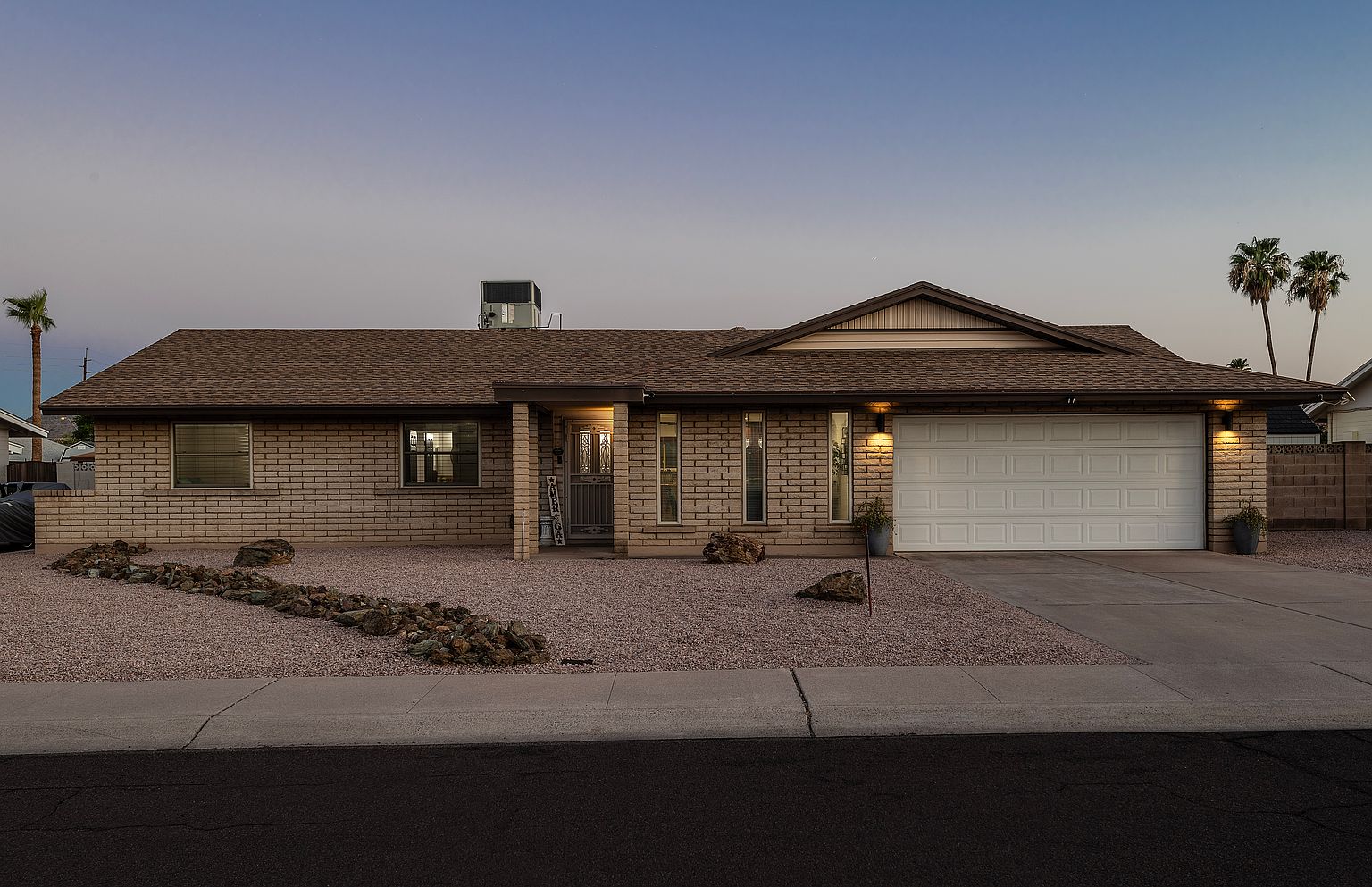 3121 E Sierra St photo 2