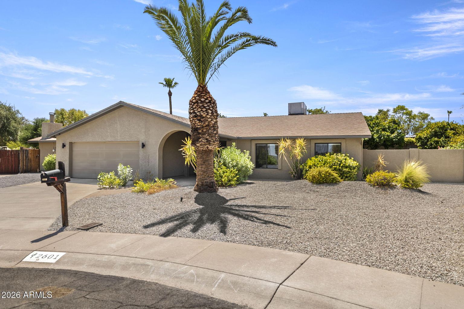 2601 E Sahuaro Dr photo 2