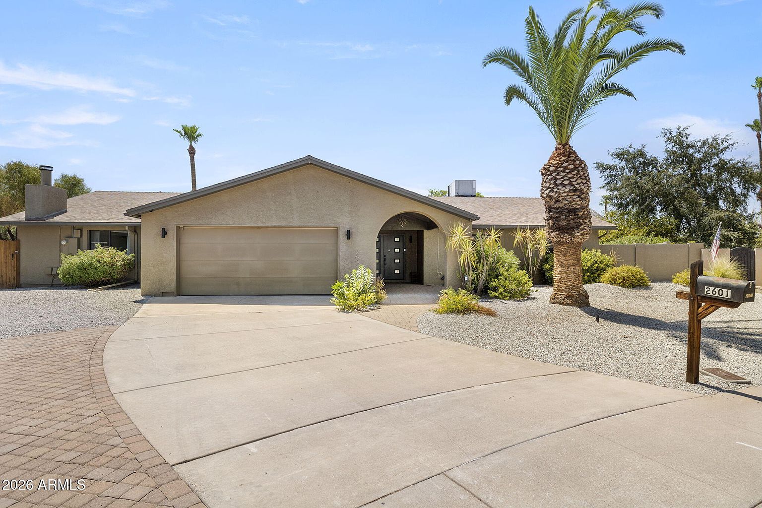 2601 E Sahuaro Dr photo 3