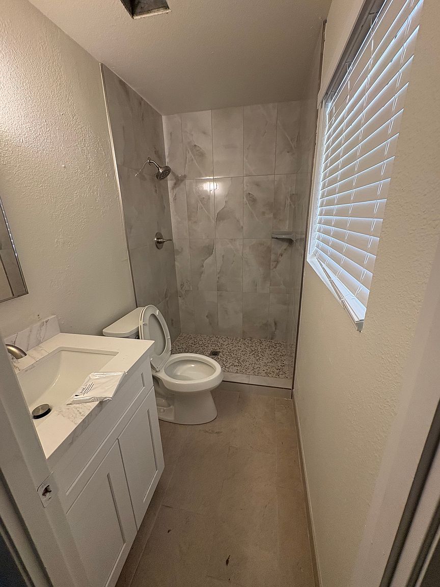 12016 N 34th Pl photo 2