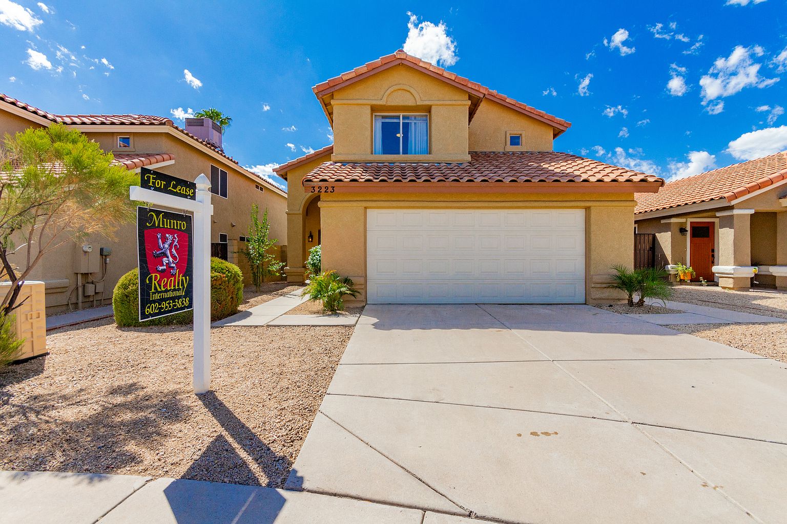 3223 E Poinsettia Dr photo 4