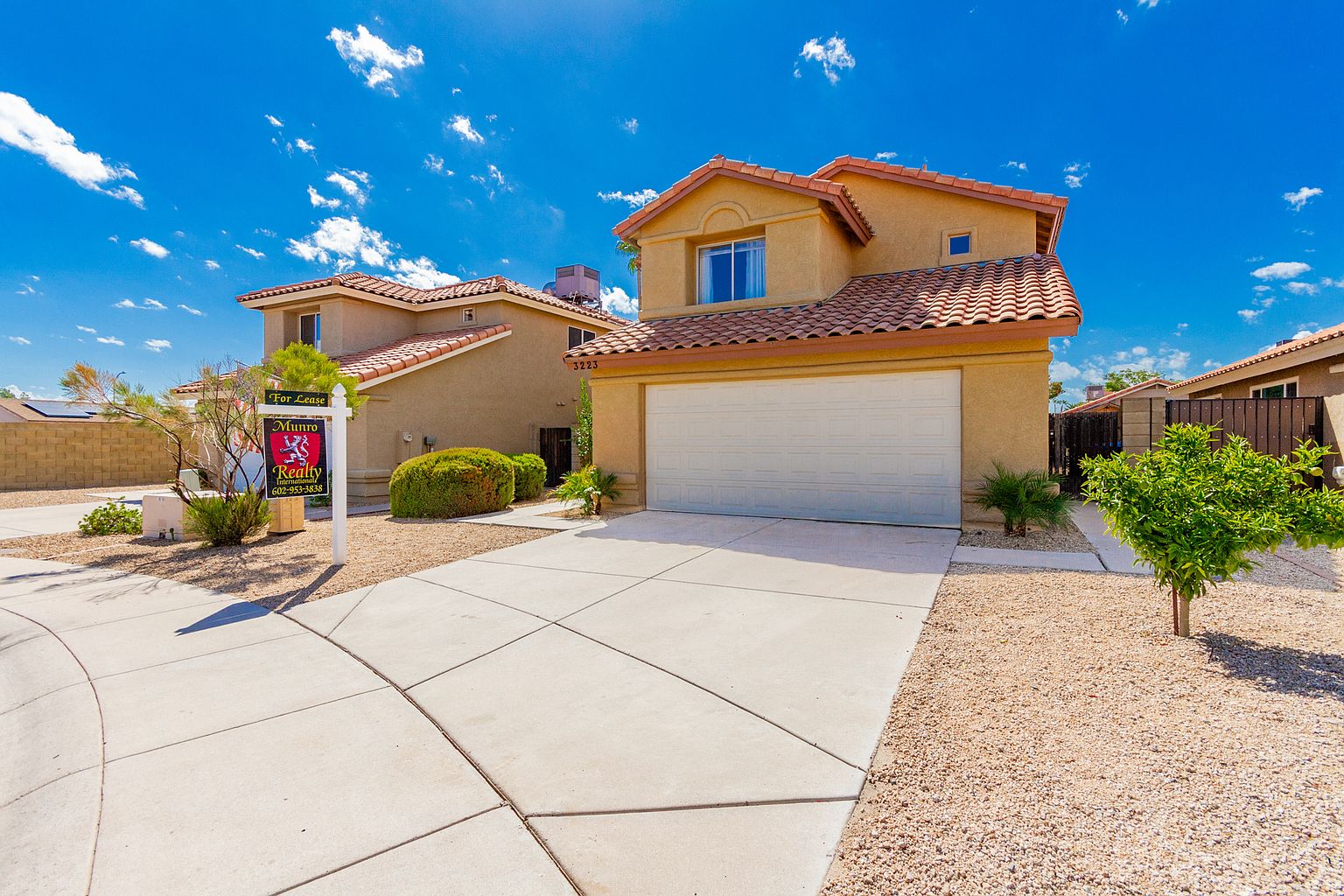 3223 E Poinsettia Dr photo 5