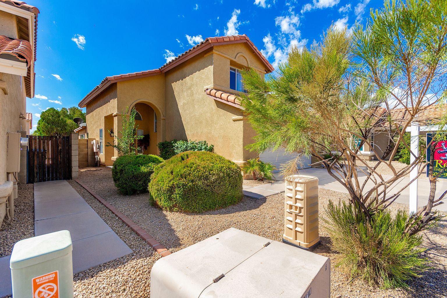 3223 E Poinsettia Dr