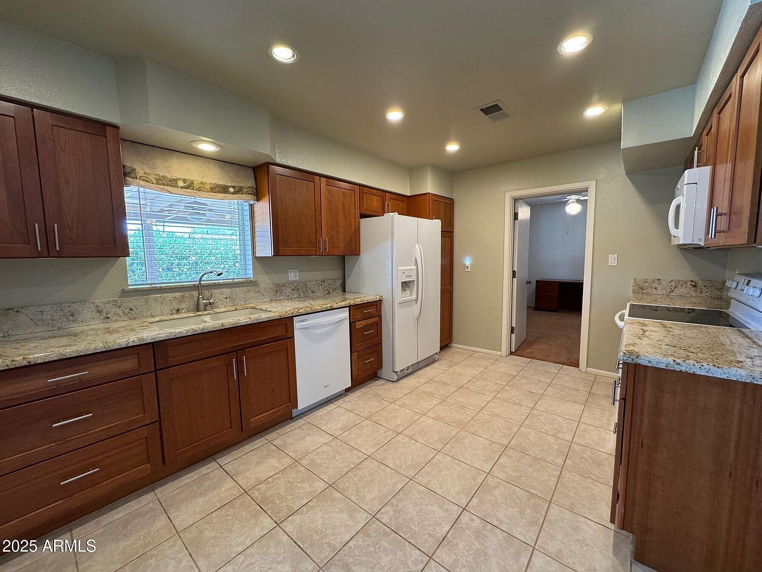 3625 E Garden Dr photo 2