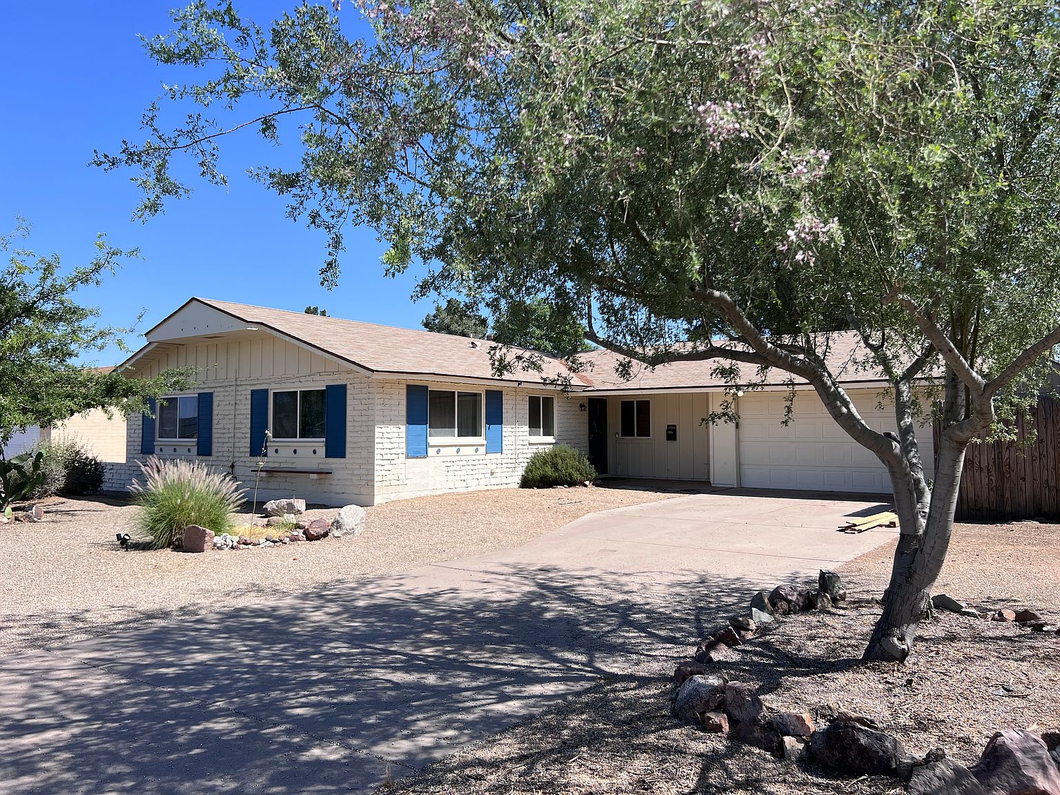 3015 E Desert Cove Ave Phoenix, AZ 85028 photo 2