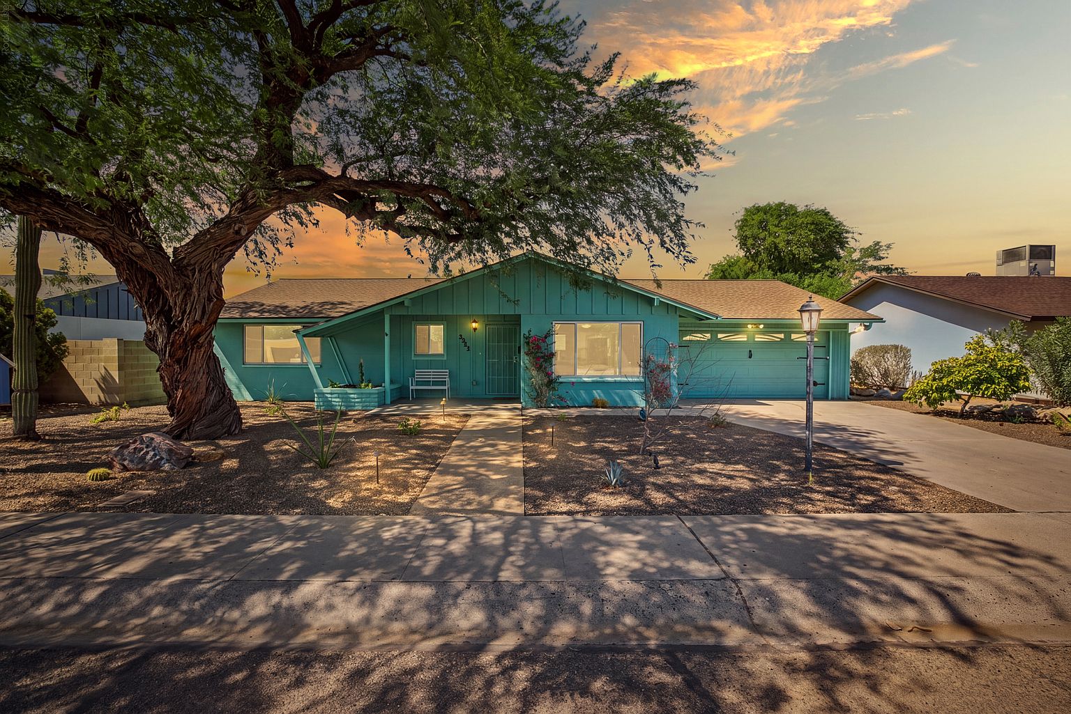 3922 E Sahuaro Dr photo 2
