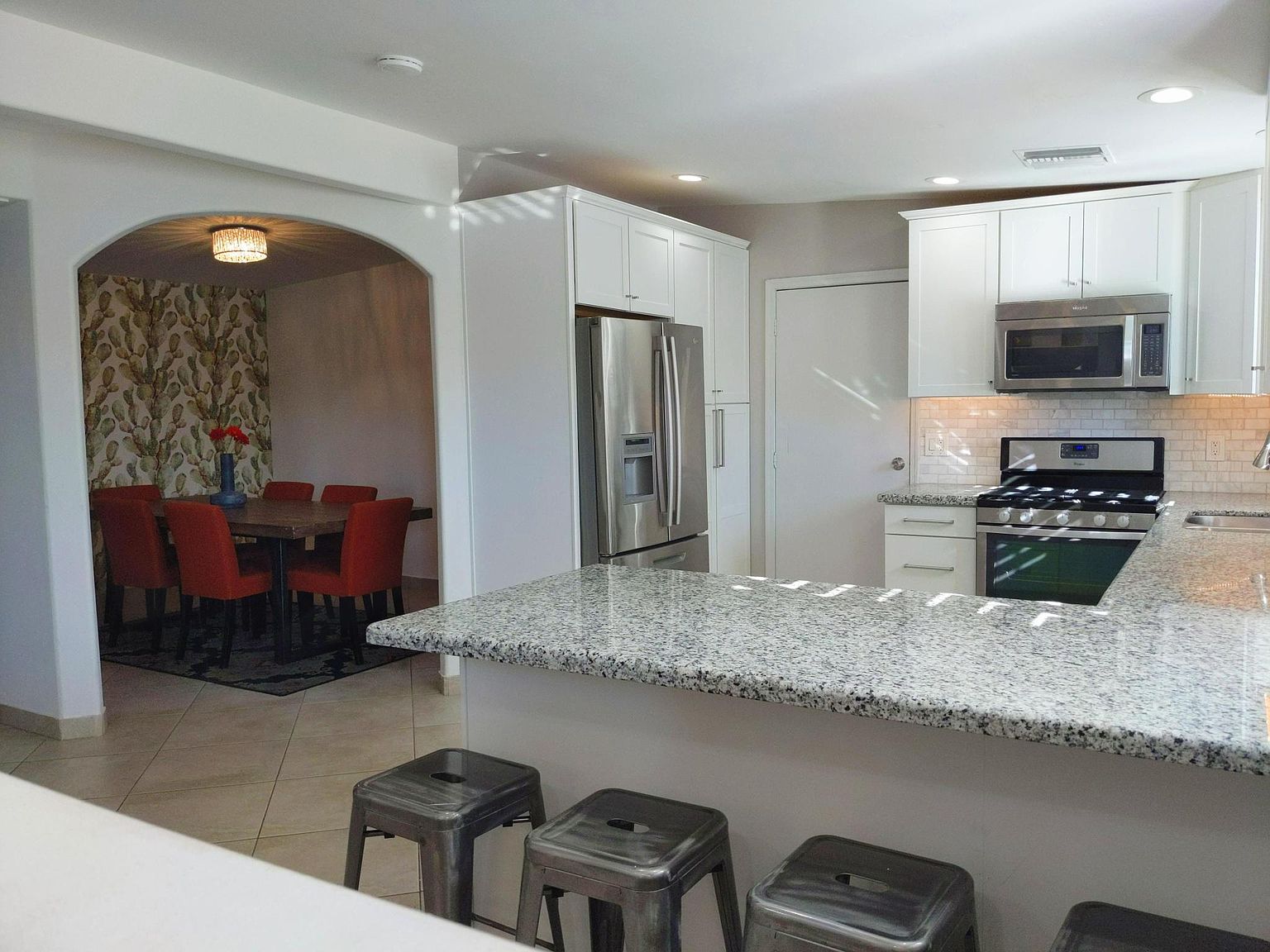 3644 E Poinsettia Dr photo 4