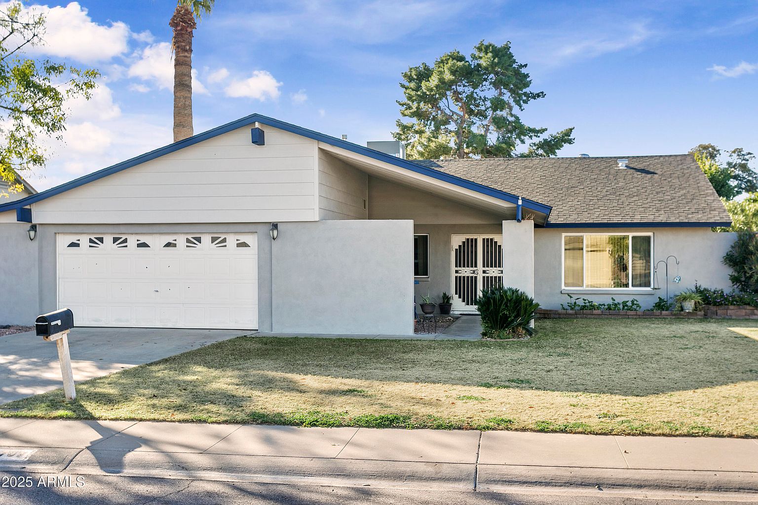 2707 E Louise Dr Phoenix, AZ 85032 photo 2