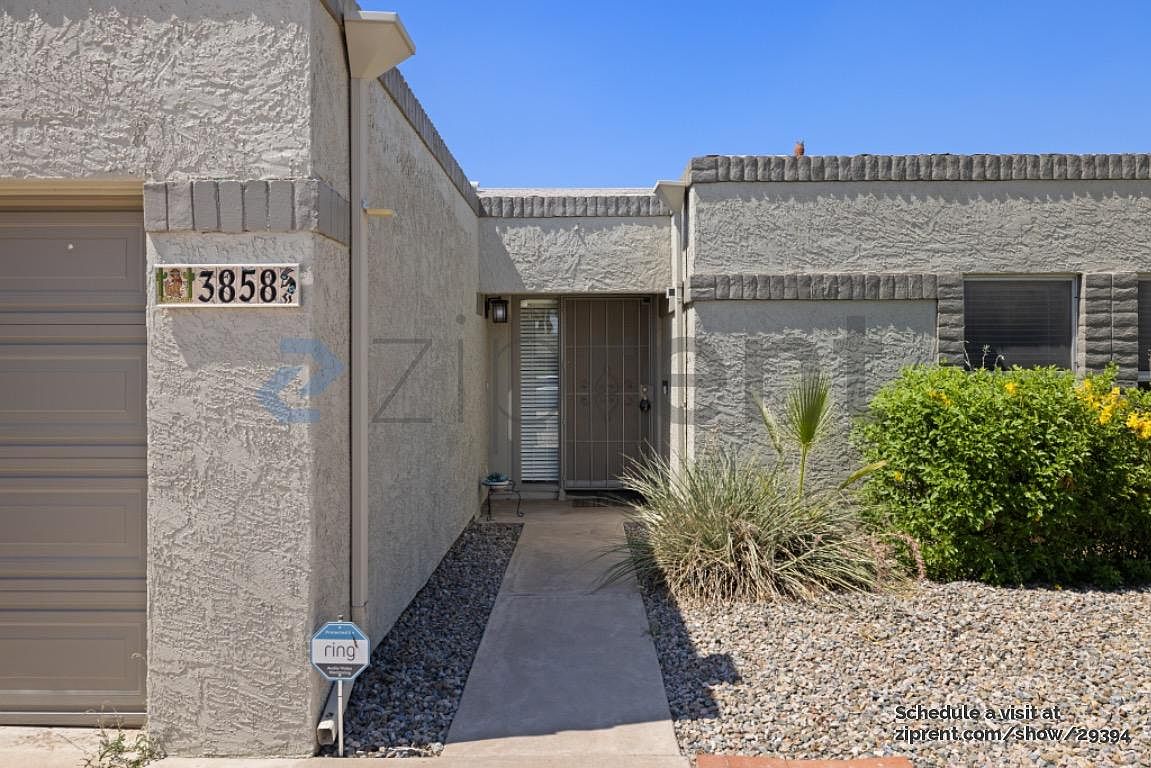 3858 E Dahlia Dr photo 2