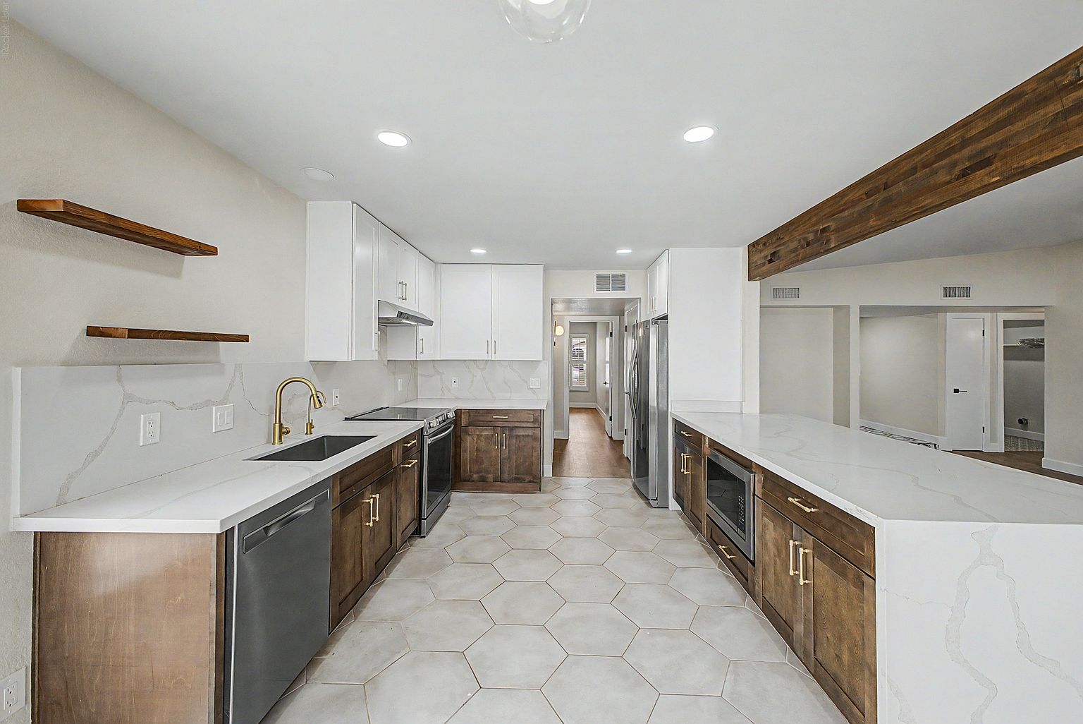 3922 E Larkspur Dr photo 2
