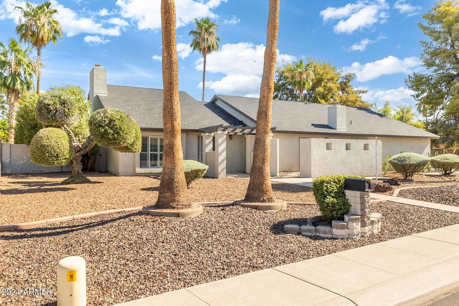 5948 E Corrine Dr photo 2