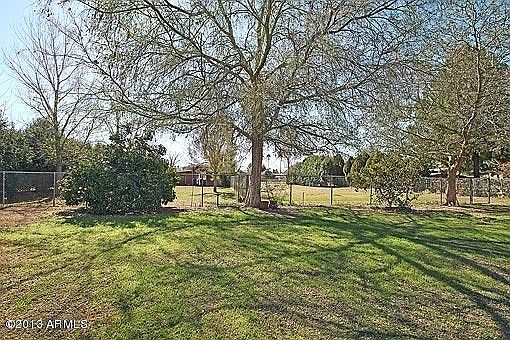 5249 E Windrose Dr photo 3