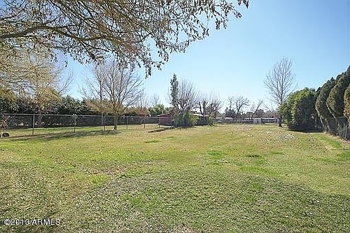 5249 E Windrose Dr photo 2