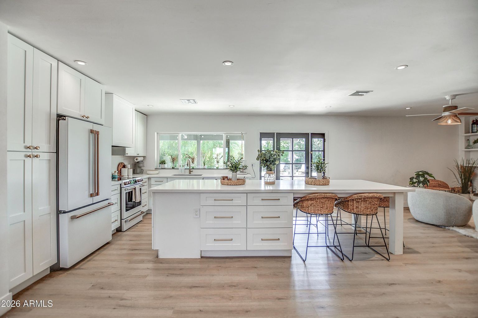 4011 E Hancock Dr photo 2