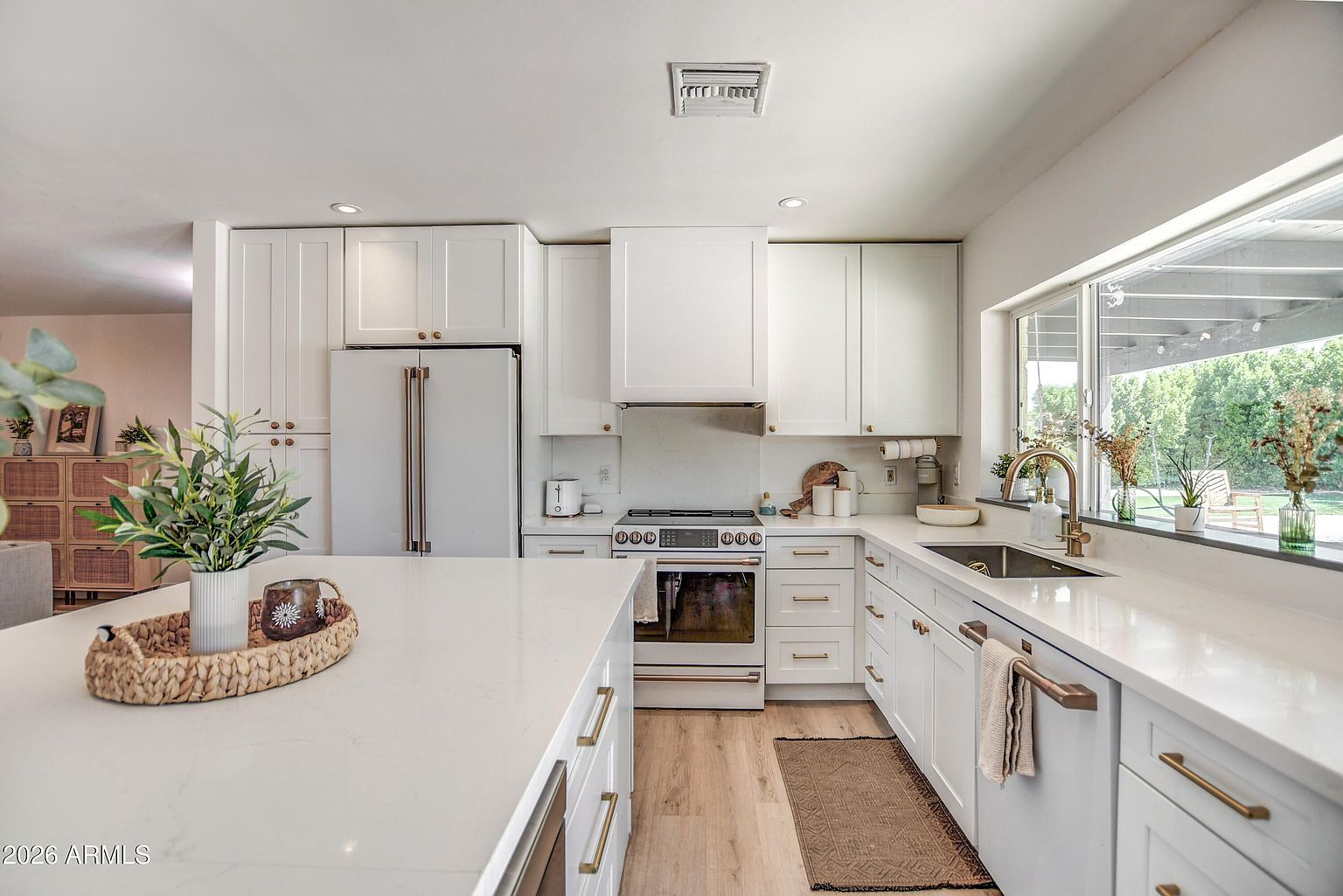 4011 E Hancock Dr