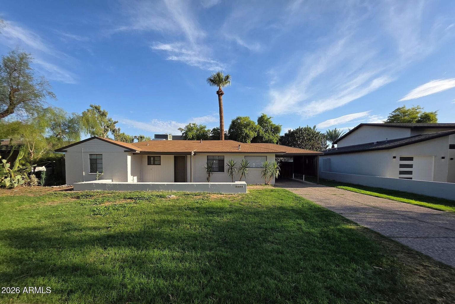 3207 E Medlock Dr photo 2