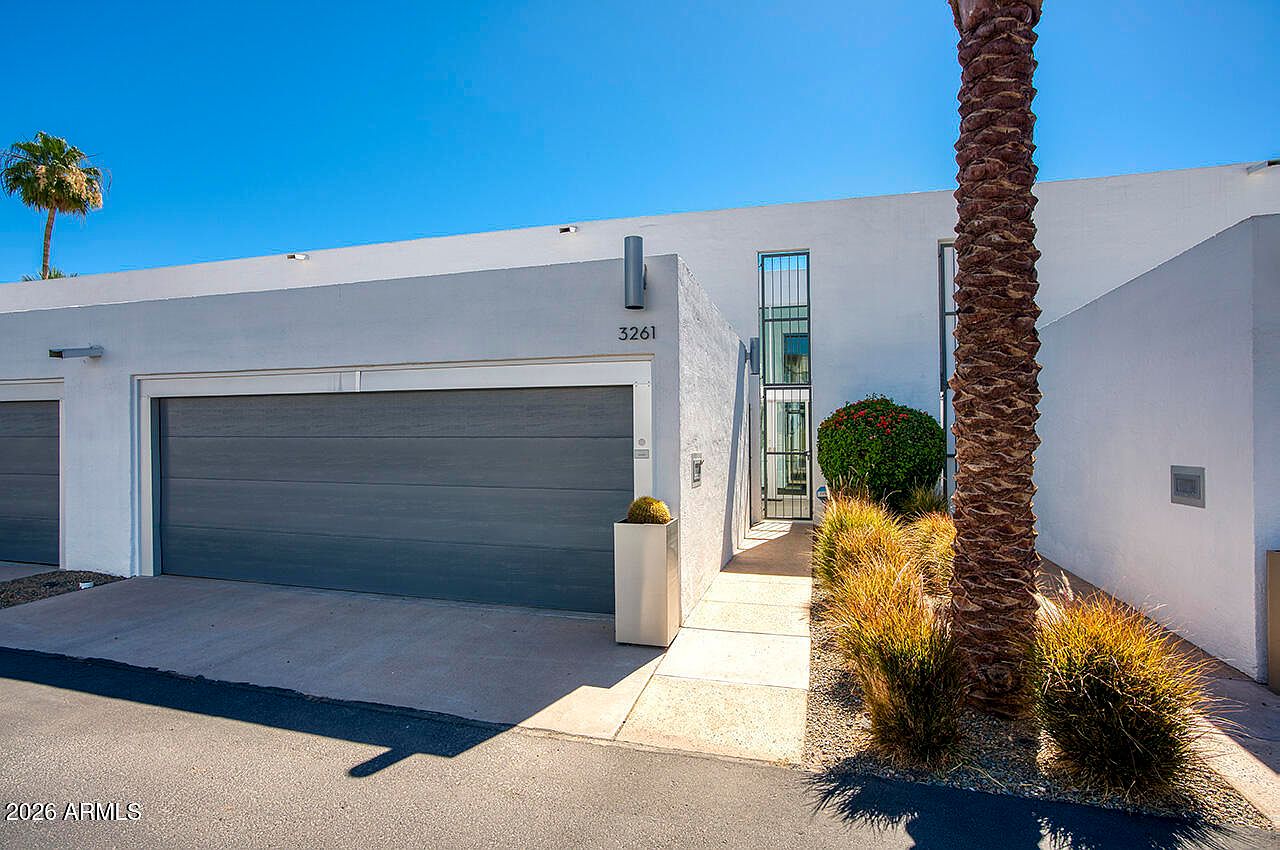 3261 E Camelback Rd Phoenix, AZ 85018 photo 2