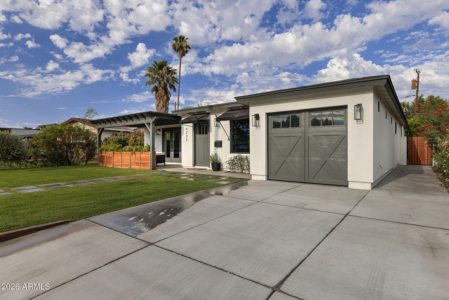 4235 N 35TH Way photo 3