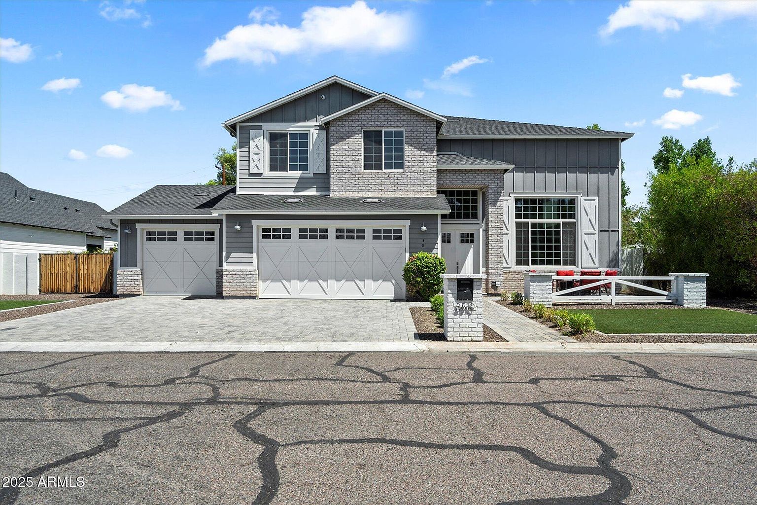 3810 E Devonshire Avenue photo 2