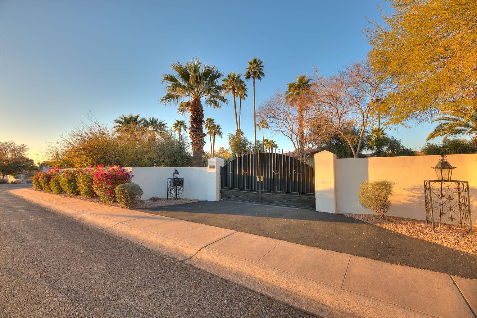 4540 E Camelback Rd photo 3