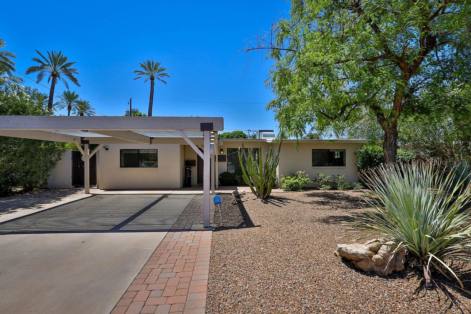 4243 E Campbell Ave Phoenix, AZ 85018 photo 2