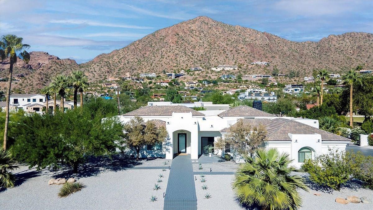 5316 E Royal View Dr S Phoenix, AZ 85018 photo 2