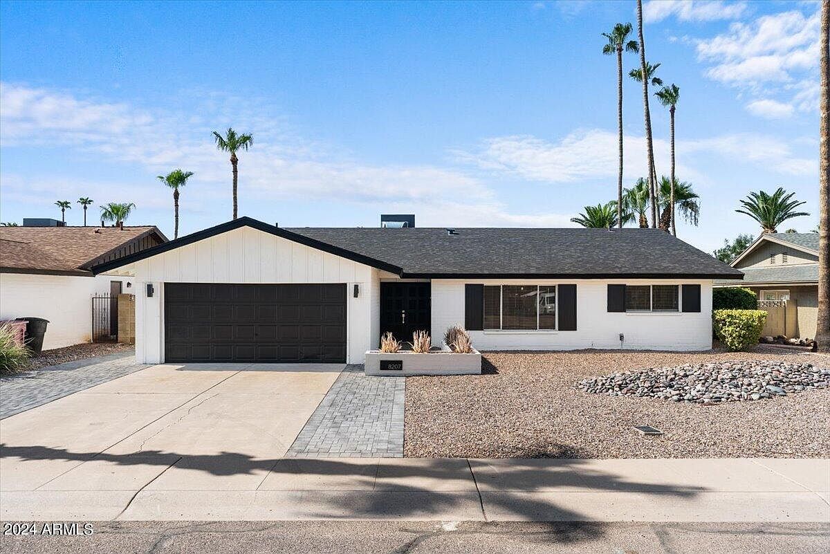 8207 E MONTEBELLO Avenue photo 3