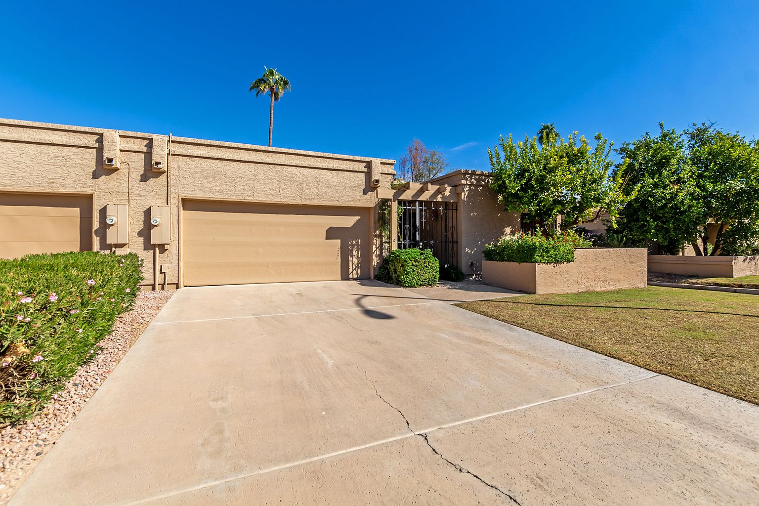 5725 N 79th Way photo 3