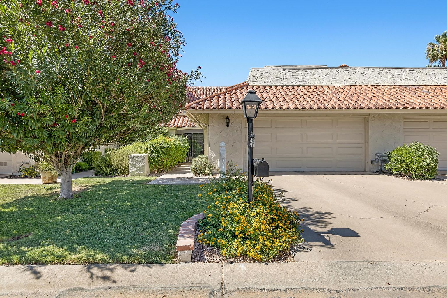 7118 E BUENA TERRA Way photo 5