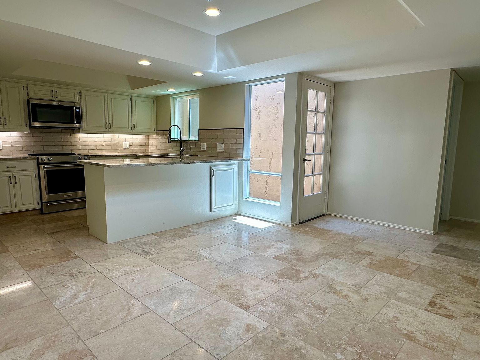 7915 E Vista Dr photo 3