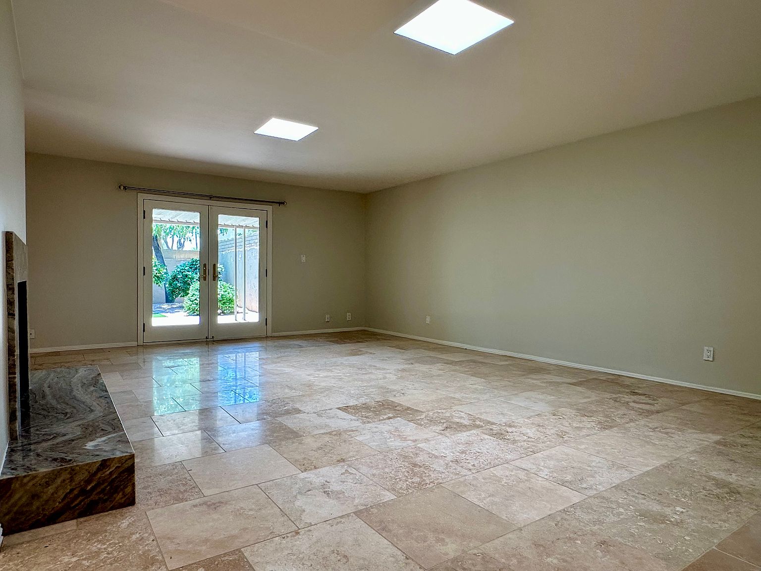 7915 E Vista Dr photo 2