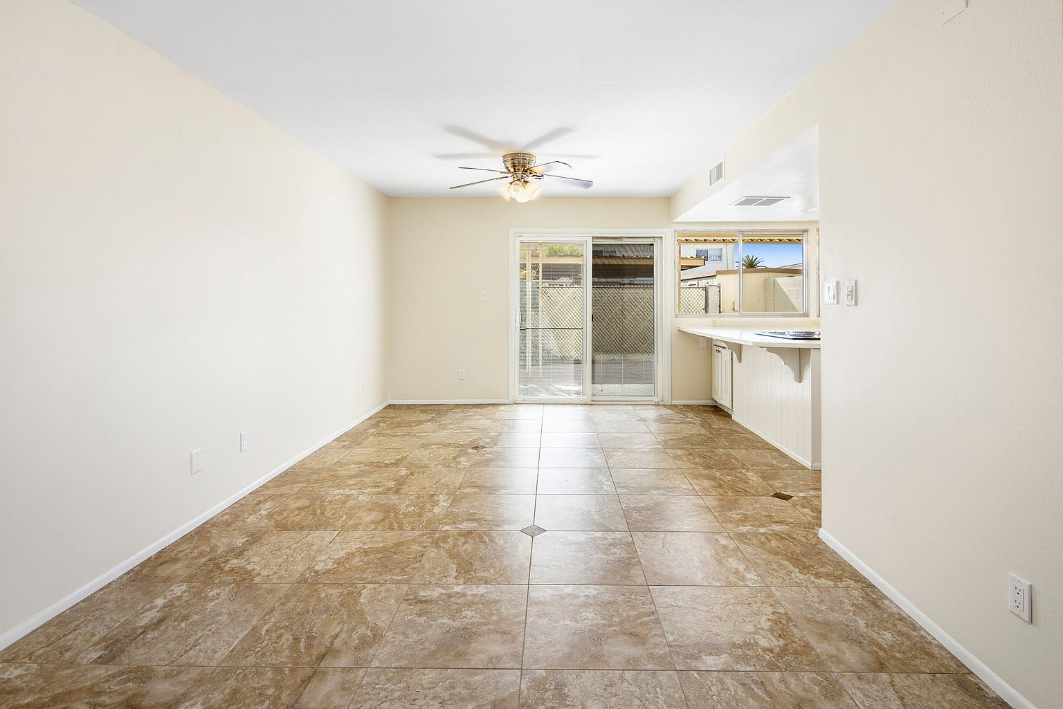 8323 E Vista Dr photo 2