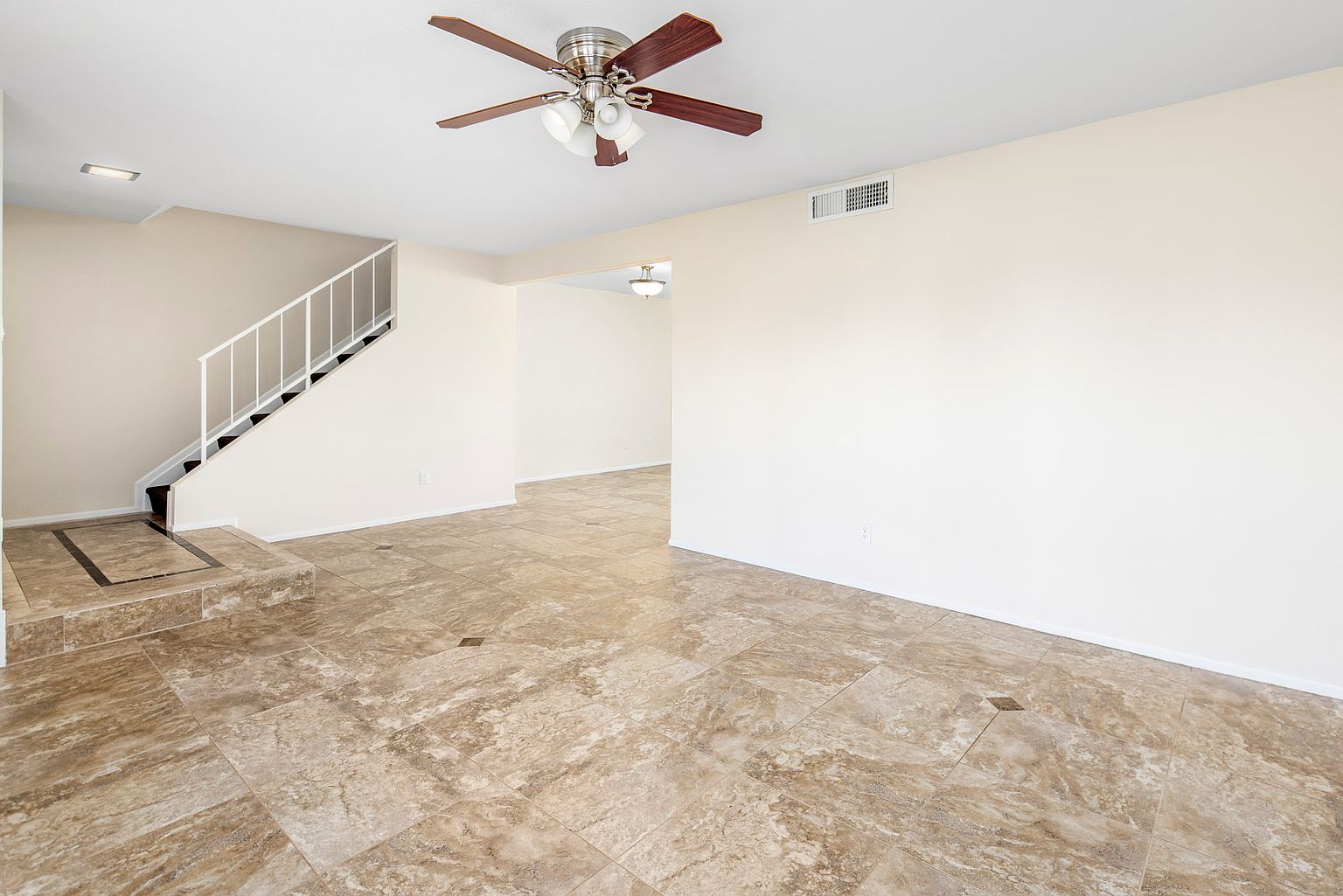 8323 E Vista Dr photo 3